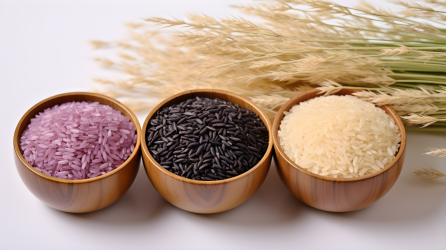深古紫铜与紫色的大米和稻壳摄影图片