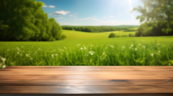绿野田园中的木纹空桌摄影图
