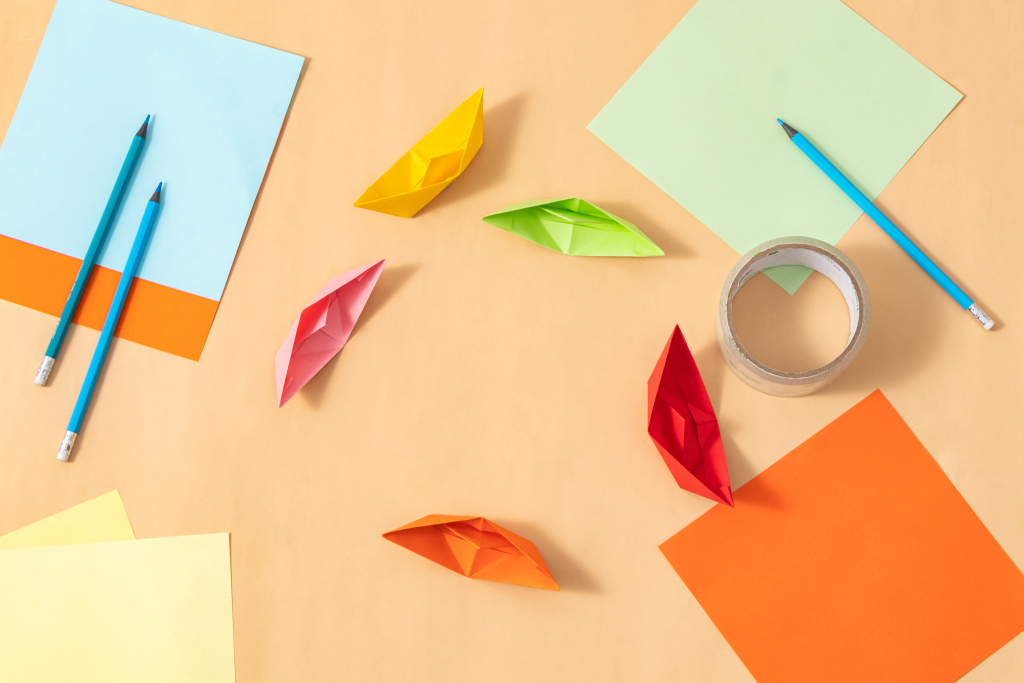 卡通彩纸高清图版权图片下载