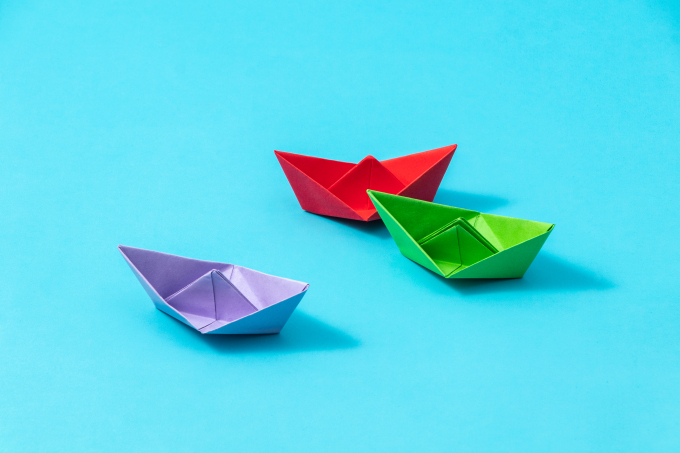 紫色卡纸手工折叠小船高清图