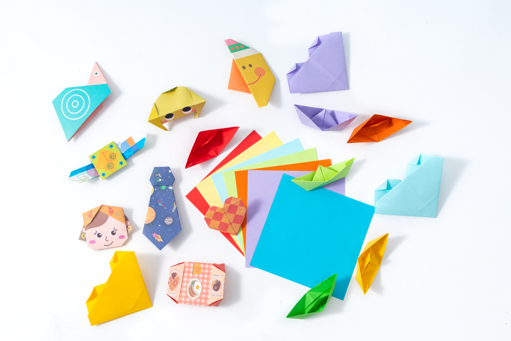 可爱卡通创意折纸摄影图版权图片下载