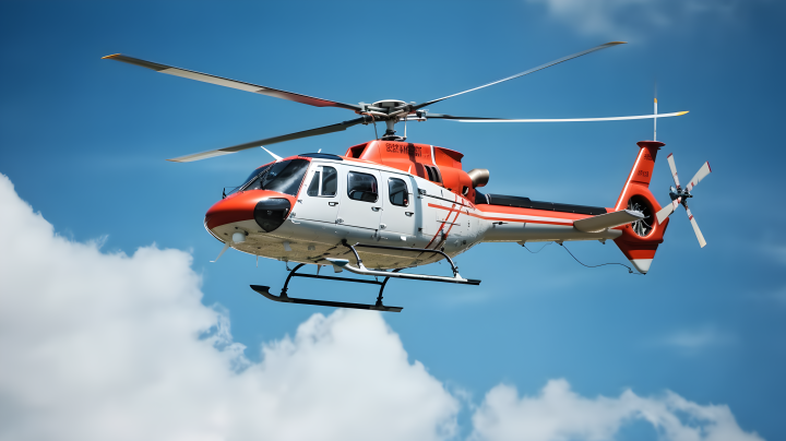 天空中飞行的直升机摄影版权图片下载