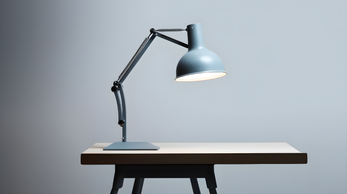 工业风格灯具——蒂森克虏伯灰色台灯摄影图