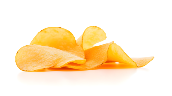 橙黄色的美味薯片摄影图
