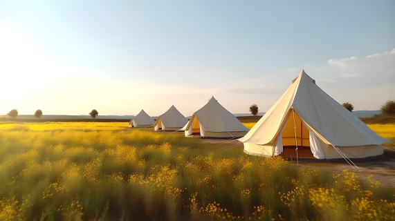 大草原上的豪华帐篷野餐摄影图