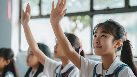 小学生举手回答摄影图片