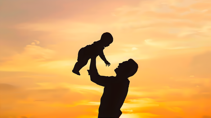 黄昏下父子玩耍图片