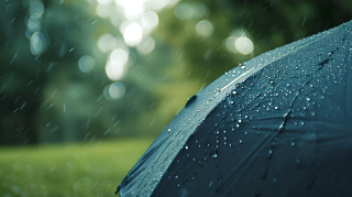 雷阵雨模糊光影图片