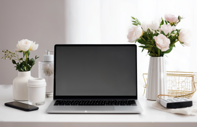 鲜花办公桌摄影图