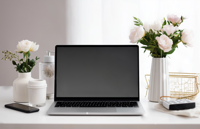 鲜花办公桌摄影图