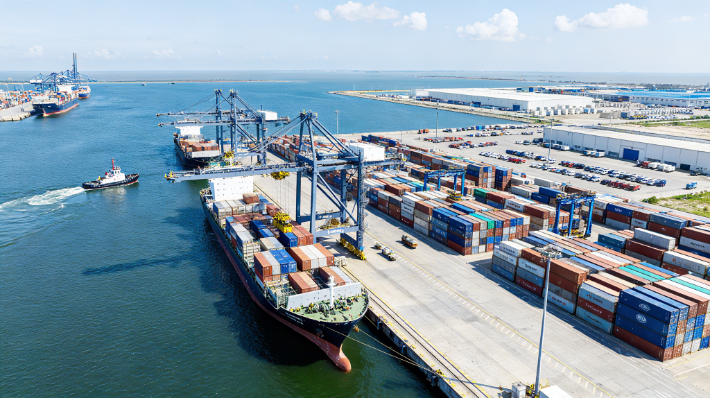 码头集装箱物流运输高清图