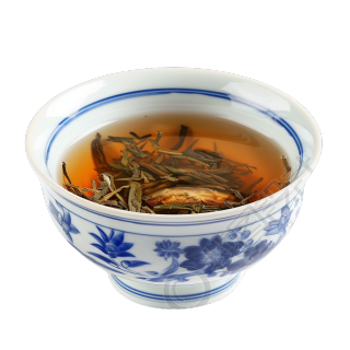 青花瓷碗中的中草药茶